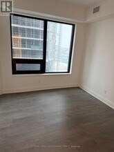 2 Erskine Rd in Mississauga, ON - Building Photo - Building Photo