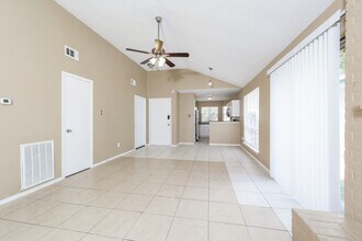 11110 Grassyglen Dr in Houston, TX - Foto de edificio - Building Photo