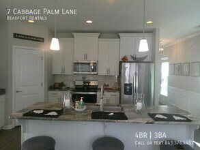 7 Cabbage Palm Ln in Bluffton, SC - Building Photo - Building Photo