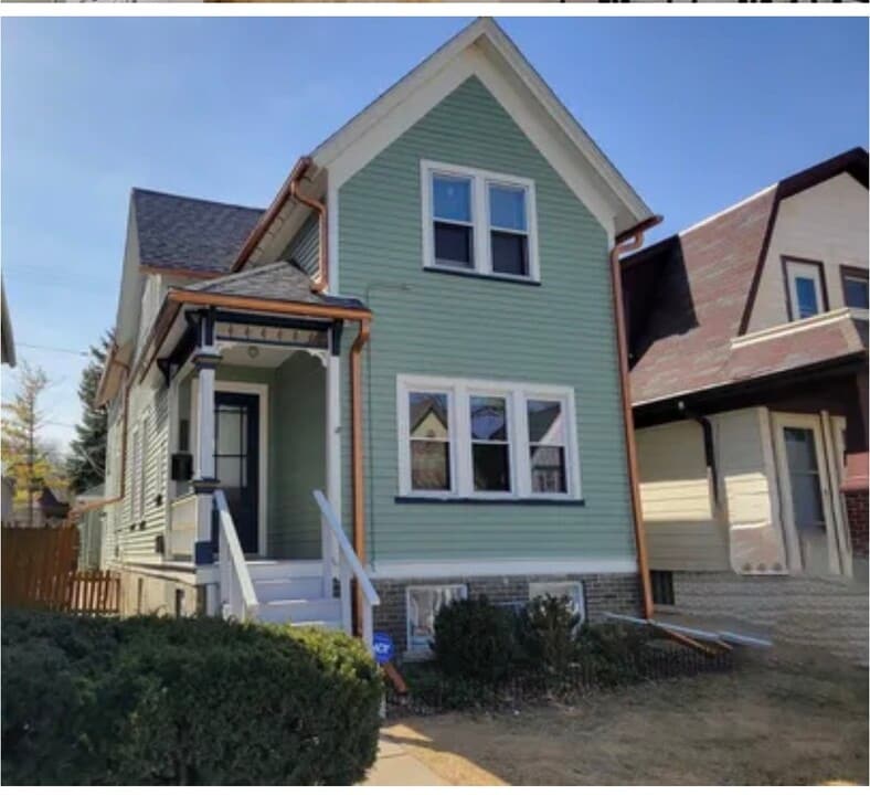 2973 S Kinnickinnic Ave in Milwaukee, WI - Building Photo