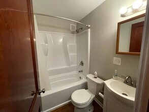 2823 Pittsburgh Ave, Unit Apartment in Erie, PA - Building Photo - Building Photo