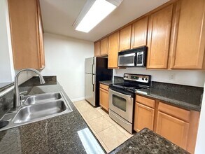 7120 Shoreline Dr in San Diego, CA - Building Photo - Building Photo