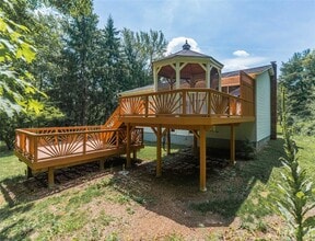 5 Boxwood Close in Hopewell Junction, NY - Building Photo - Building Photo
