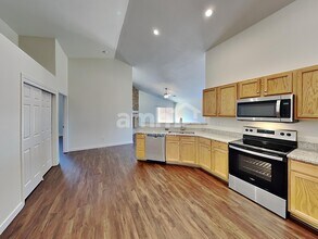 7606 Cholla Ct, Unit 5045 Woodman Avenue in Colorado Springs, CO - Foto de edificio - Building Photo