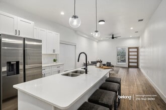 321 Porter St in San Antonio, TX - Building Photo - Building Photo