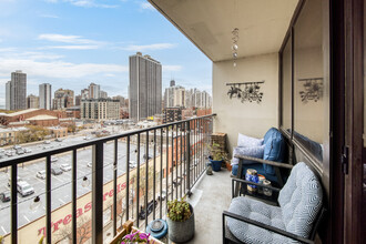 1636 N Wells St, Unit 3414 in Chicago, IL - Building Photo - Building Photo