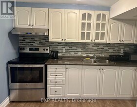 37 Joseph Aaron Blvd in Vaughan, ON - Building Photo - Building Photo