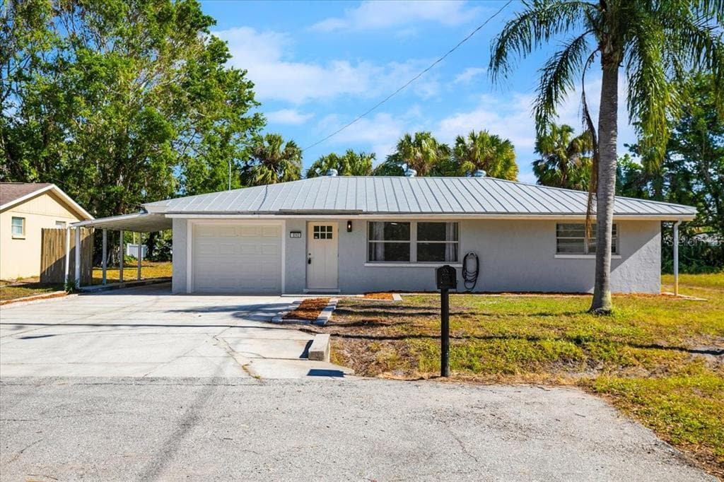 6243 Carlton Ave in Sarasota, FL - Building Photo