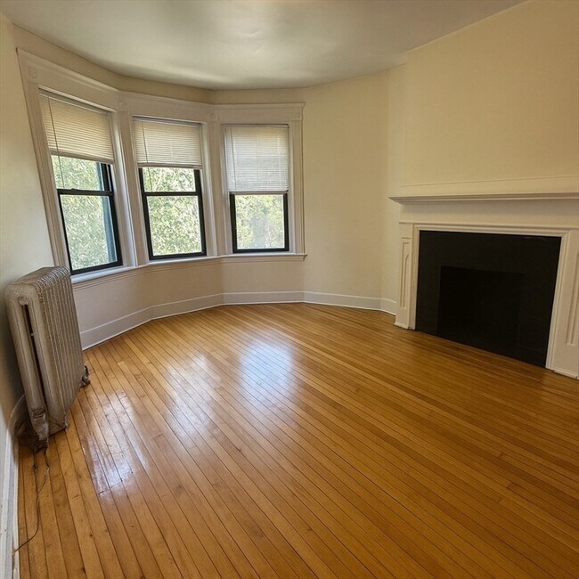 1267 Commonwealth Ave in Boston, MA - Building Photo - Building Photo