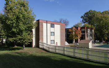 Park West Apartments in St. Louis Park, MN - Building Photo - Building Photo