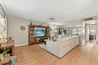 302 Capri Dr in Delray Beach, FL - Building Photo - Building Photo