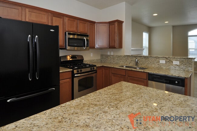 3174 Bald Mountain Dr in Taylorsville, UT - Building Photo - Building Photo