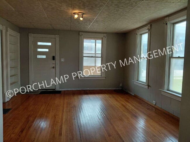 1427 Alpine Ave NW in Grand Rapids, MI - Building Photo - Building Photo