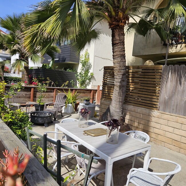 39 Catamaran St, Unit 1 in Marina Del Rey, CA - Building Photo - Building Photo