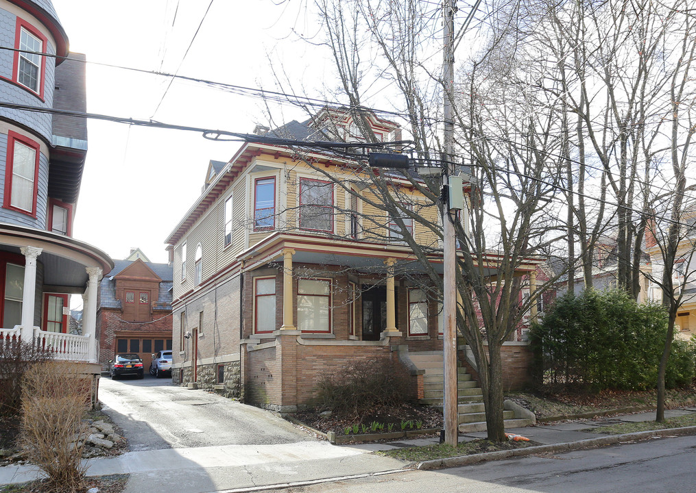 1020 University Pl in Schenectady, NY - Building Photo