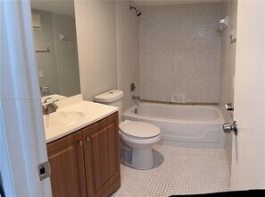 7750 W McNab Rd in Tamarac, FL - Building Photo - Building Photo