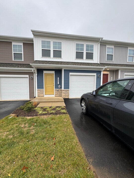 18 Sophie Kathryn Dr in Barboursville, VA - Foto de edificio