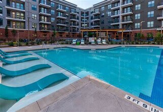 235 Johnson Ferry Rd in Marietta, GA - Building Photo - Building Photo