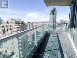 1-2601 Elm Dr W in Mississauga, ON - Building Photo - Building Photo