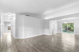 21343 SW 94th Ct in Cutler Bay, FL - Building Photo - Building Photo