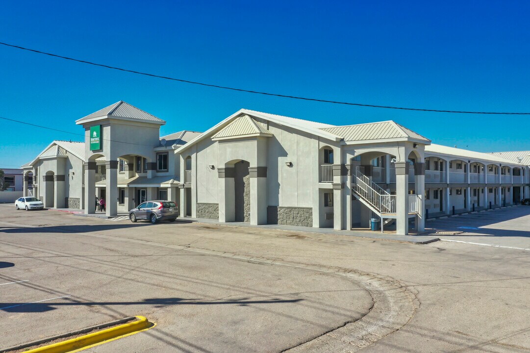 Furnished Studio - Odessa in Odessa, TX - Foto de edificio