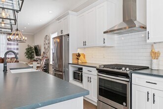 1816 Fox Way in Pittsburgh, PA - Building Photo - Building Photo
