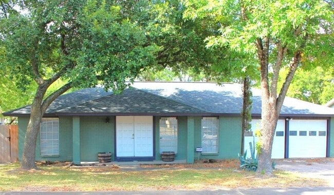 property at 1507 Pine Knoll Dr