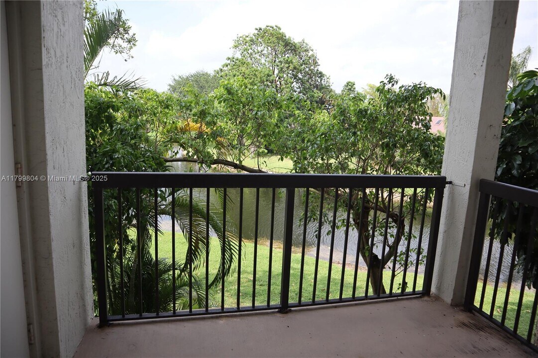 11225 W Atlantic Blvd in Coral Springs, FL - Building Photo