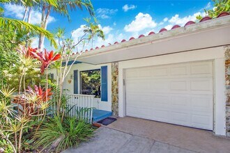 119 Harbor Dr in Key Biscayne, FL - Building Photo - Building Photo