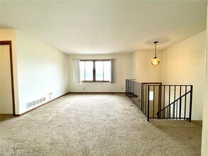 6166 Upper 51st St N in Oakdale, MN - Building Photo - Building Photo