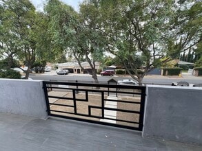 13935 Valerio St in Los Angeles, CA - Building Photo - Building Photo