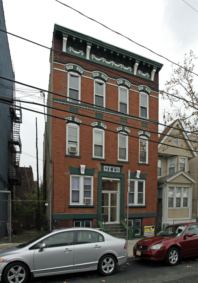 53 Washburn St in Jersey City, NJ - Building Photo - Building Photo