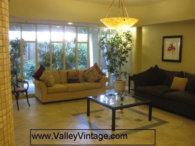 11687 Montana Ave in Los Angeles, CA - Building Photo - Building Photo