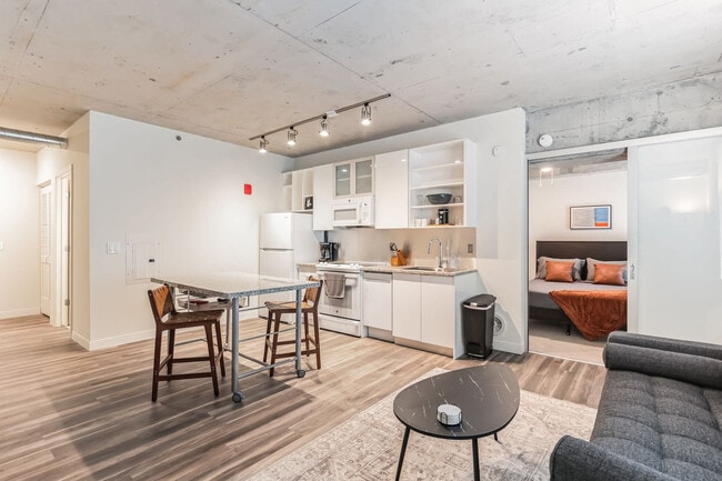 776 Euclid Ave in Cleveland, OH - Foto de edificio - Building Photo