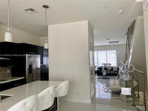 6660 105th5 Ct in Doral, FL - Building Photo - Building Photo