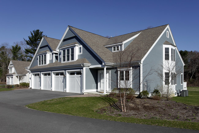 Duxbury Estates in Duxbury, MA - Foto de edificio - Building Photo