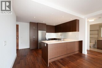 111E 13th St E in North Vancouver, BC - Building Photo - Building Photo