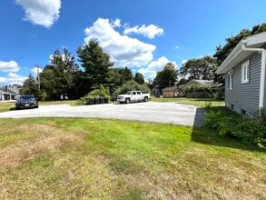 21 Charlton St in Oxford, MA - Building Photo - Building Photo