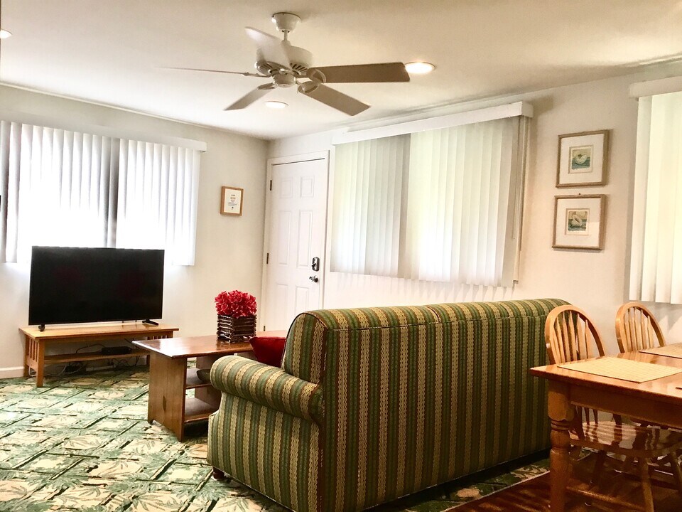 82 Nawiliwili St-Unit -Cottage in Honolulu, HI - Building Photo