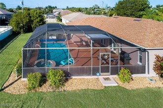 3832 SW 20th Ave in Cape Coral, FL - Foto de edificio - Building Photo