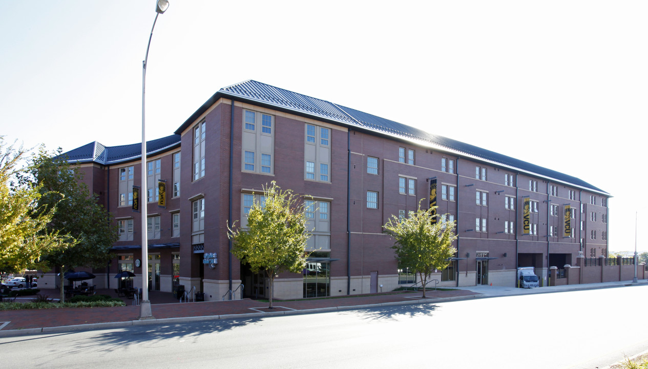 Cary and Belvidere in Richmond, VA - Building Photo