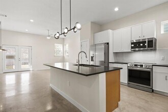 4801 Sara Dr in Austin, TX - Building Photo - Building Photo