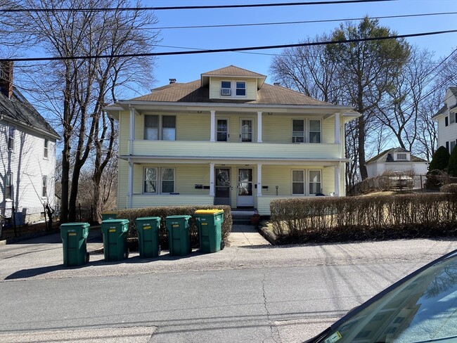 21 Savin Ave-Unit -1st Floor in Norwood, MA - Building Photo - Building Photo
