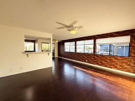 7305 Milwood Ave, Unit 5 in Canoga Park, CA - Building Photo