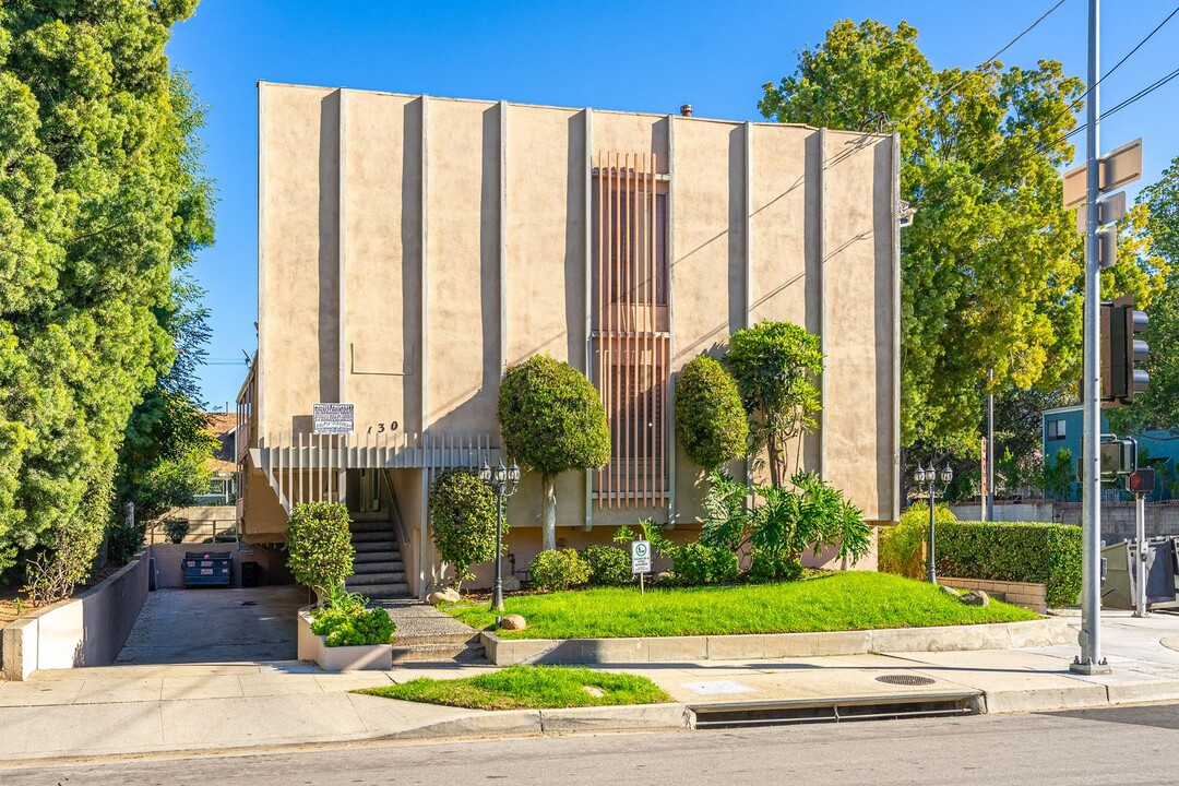 mic130 in Pasadena, CA - Foto de edificio