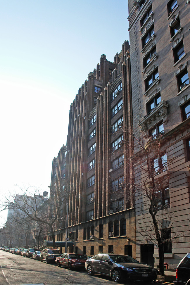 160 W 73rd St in New York, NY - Building Photo - Building Photo