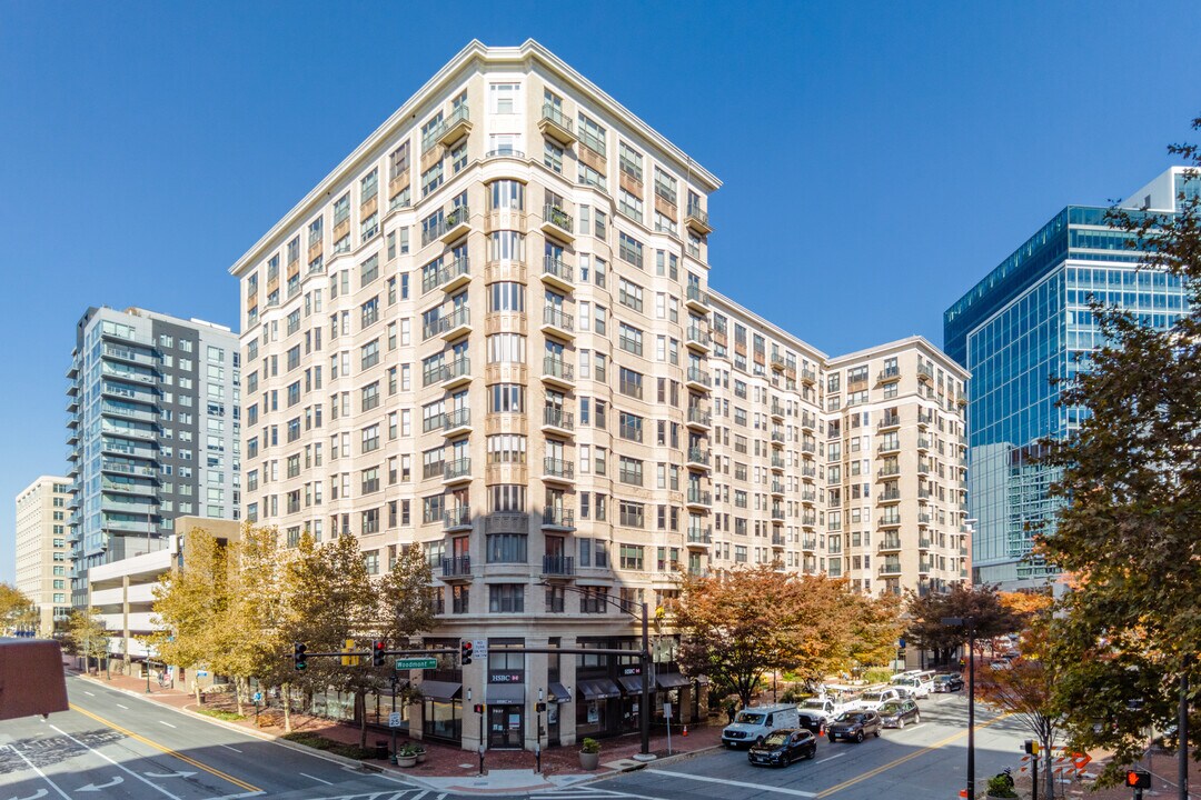 Lionsgate Condominiums in Bethesda, MD - Building Photo