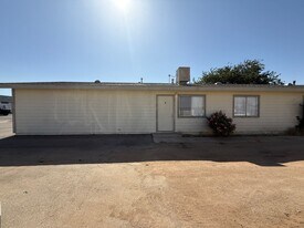 16248 Yucca St in Hesperia, CA - Building Photo