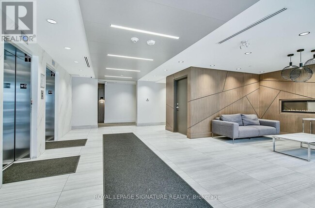 16 Markle Cres in Hamilton, ON - Building Photo - Building Photo