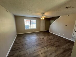 272 Buttercup Ln in Dallas, TX - Building Photo - Building Photo